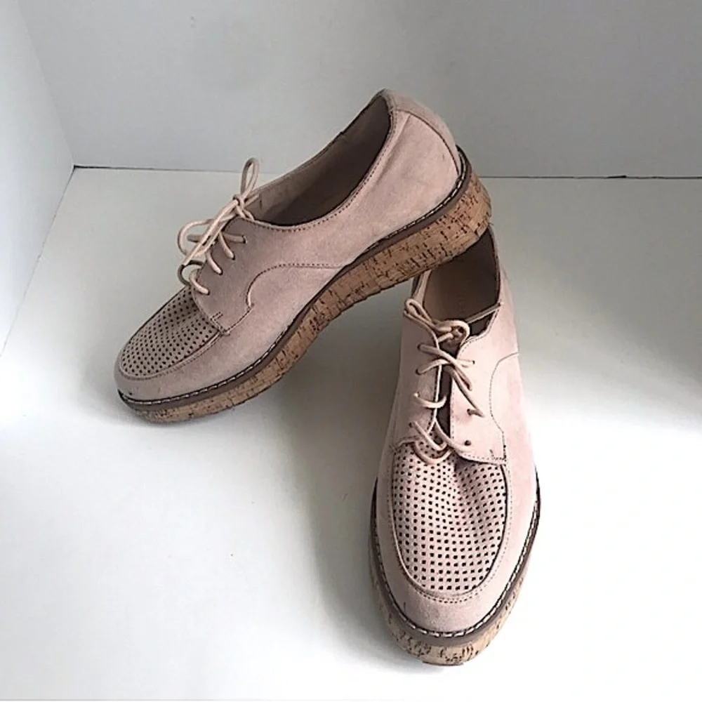 shoedazzle Platform Gracey Oxford cork trim,  adjustable laces Size 9